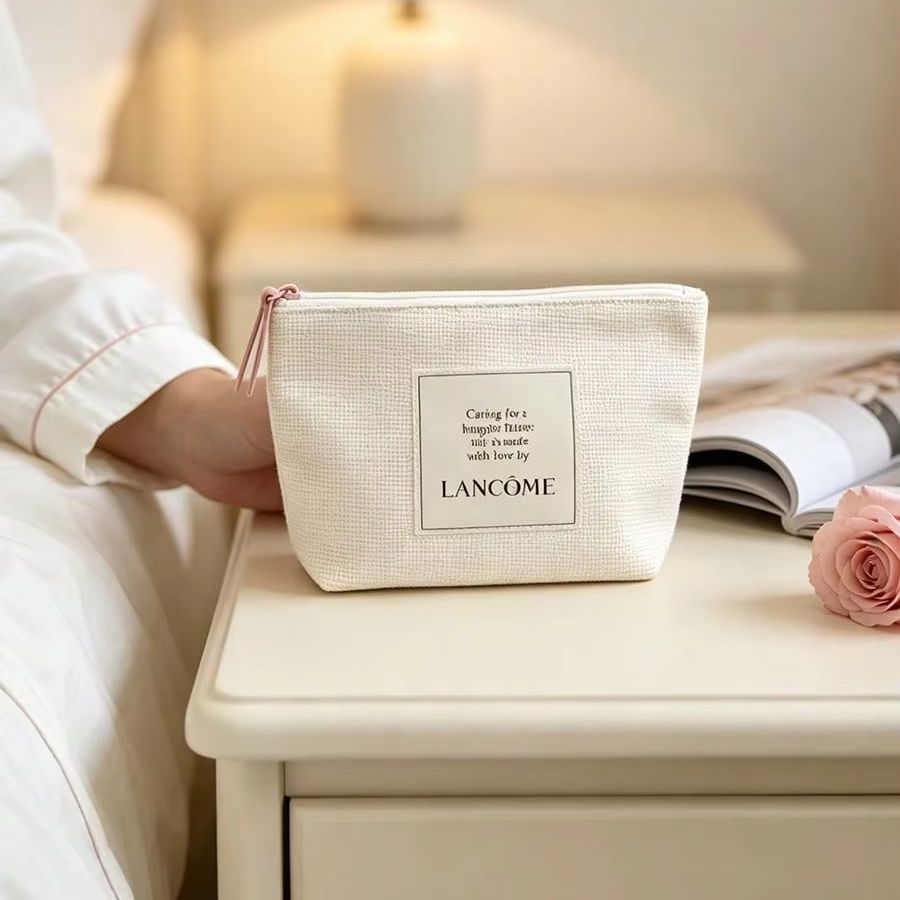 Lancome’s bag Cream White Text - Luxury Skincare Samples recension och pris